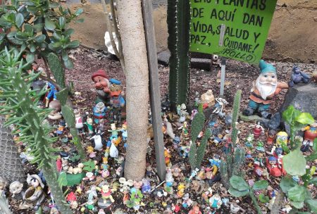 El cementerio de juguetes en el Bazar de Coyoacán: una ventana al pasado