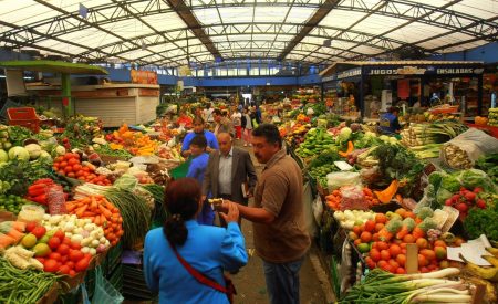 Los Mercados: Micromundos surrealistas de tradición y cultura