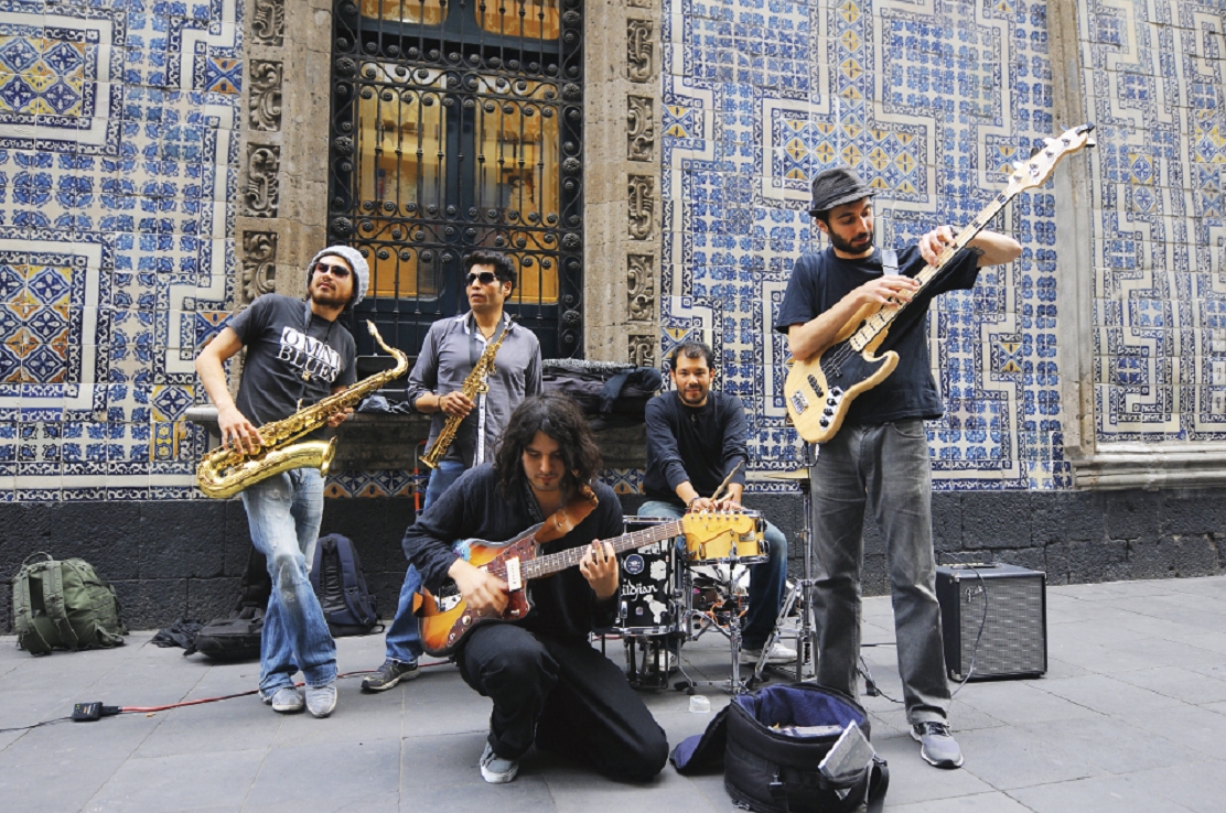 De las calles de CDMX a los escenarios: 3 bandas callejeras (y surreales) que hoy resuenan en el mundo