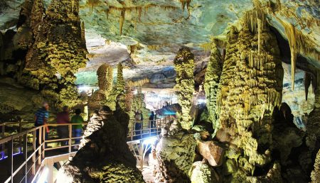 Las grutas de Bustamante: kilómetros de milenarias estalactitas y estalagmitas