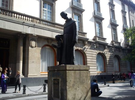 La peculiar historia de la cortísima calle Gante