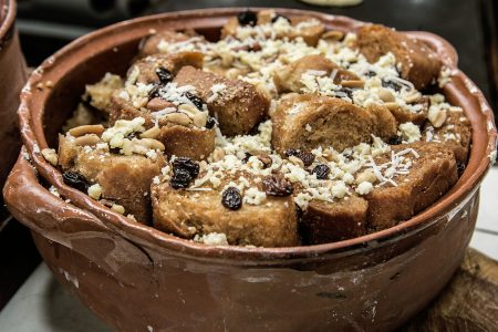 Capirotada, el origen misterioso y extraño origen de este postre de Semana Santa