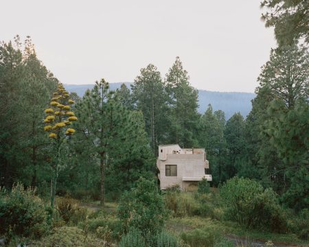 La épica Casa Alférez: brutalismo en su máxima expresión cerca de la Marquesa