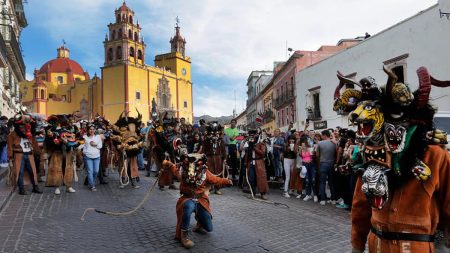 Celebra los 50 años del Festival Internacional Cervantino en Chapultepec