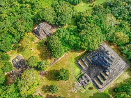 La Zona Arqueológica de Chacchoben es el Peten mexicano