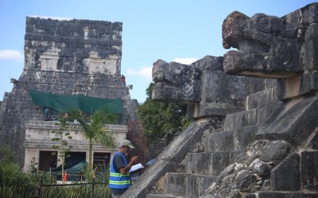 El hallazgo de una tumba maya en Chichén Itzá revela personajes de la élite maya