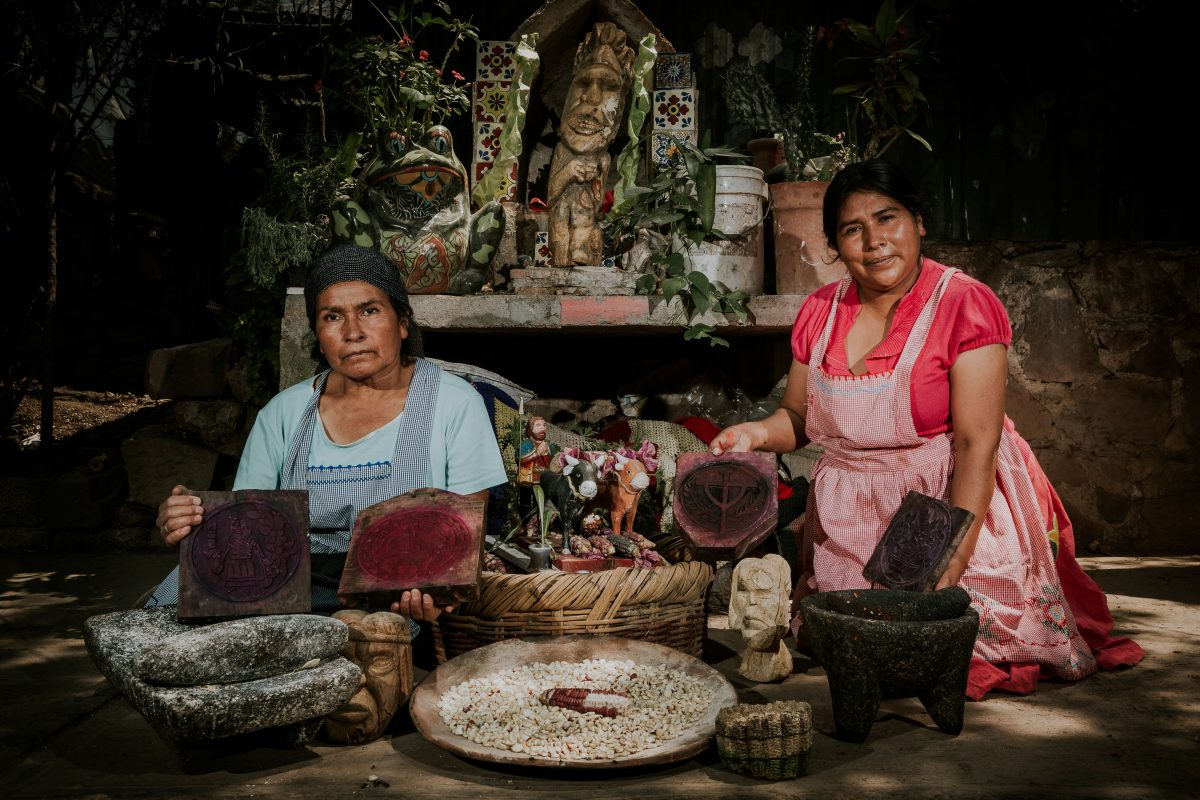 Cocineras tradicionales de Michoacán reciben premio Excelencias Gourmet 2024