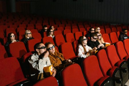 ¿De dónde surgió la fabulosa idea de comer palomitas en el cine?