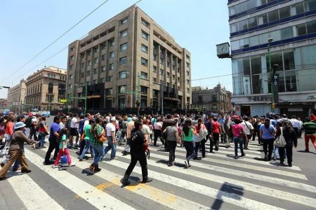 Proponen reducir jornada laboral a 6 horas diarias en México