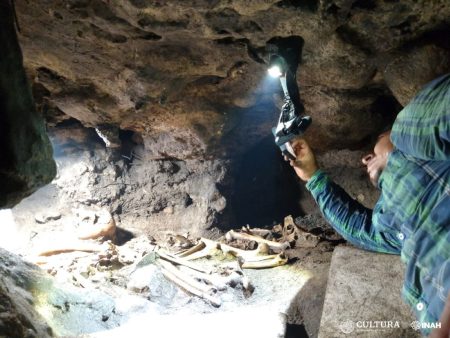 Descubren cuevas con cámaras mortuorias y artefactos arqueológicos en Tulum