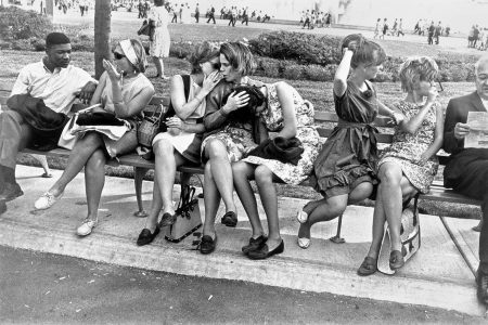 Las mujeres son hermosas: Gary Winogrand y su fotografía in fragantti