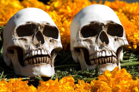 Celebra a los muertos con una semana entera de festividades oscuras (AGENDA)