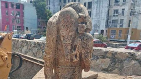 Trabajadores hallan alucinante escultura ‘alienígena’ en Acapulco