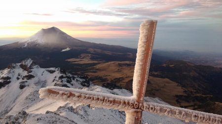 Téyotl es uno de los más espectaculares volcanes que componen la Sierra Nevada