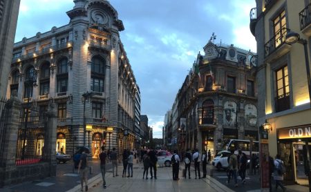 Un paseo por la alucinante arquitectura de la Calle Madero