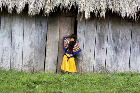 "Fashion y Folclor": una exposición fotográfica llena de color, vida y fantasía