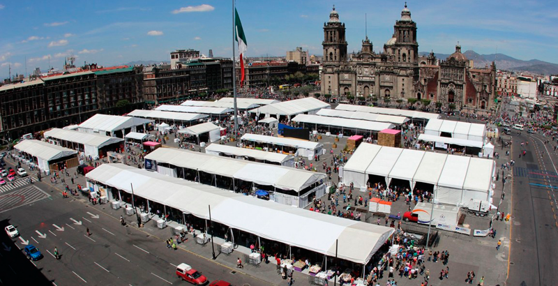 Regresa la Feria del Libro al Zócalo, la librería más grande de la ciudad