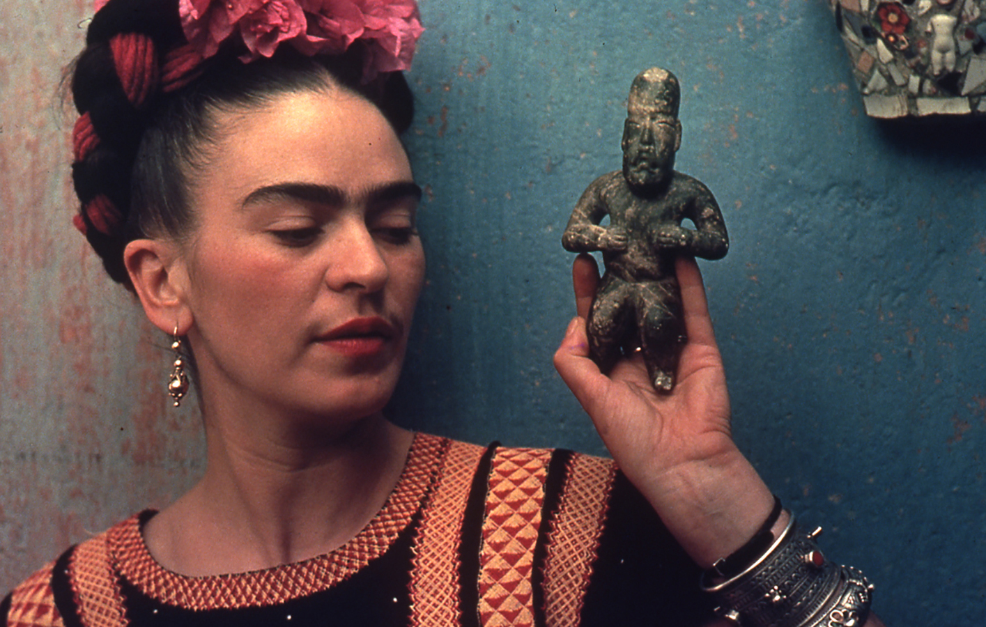 Vogue México y la Casa Azul presentan: Las apariencias engañan, los vestidos de Frida Kahlo