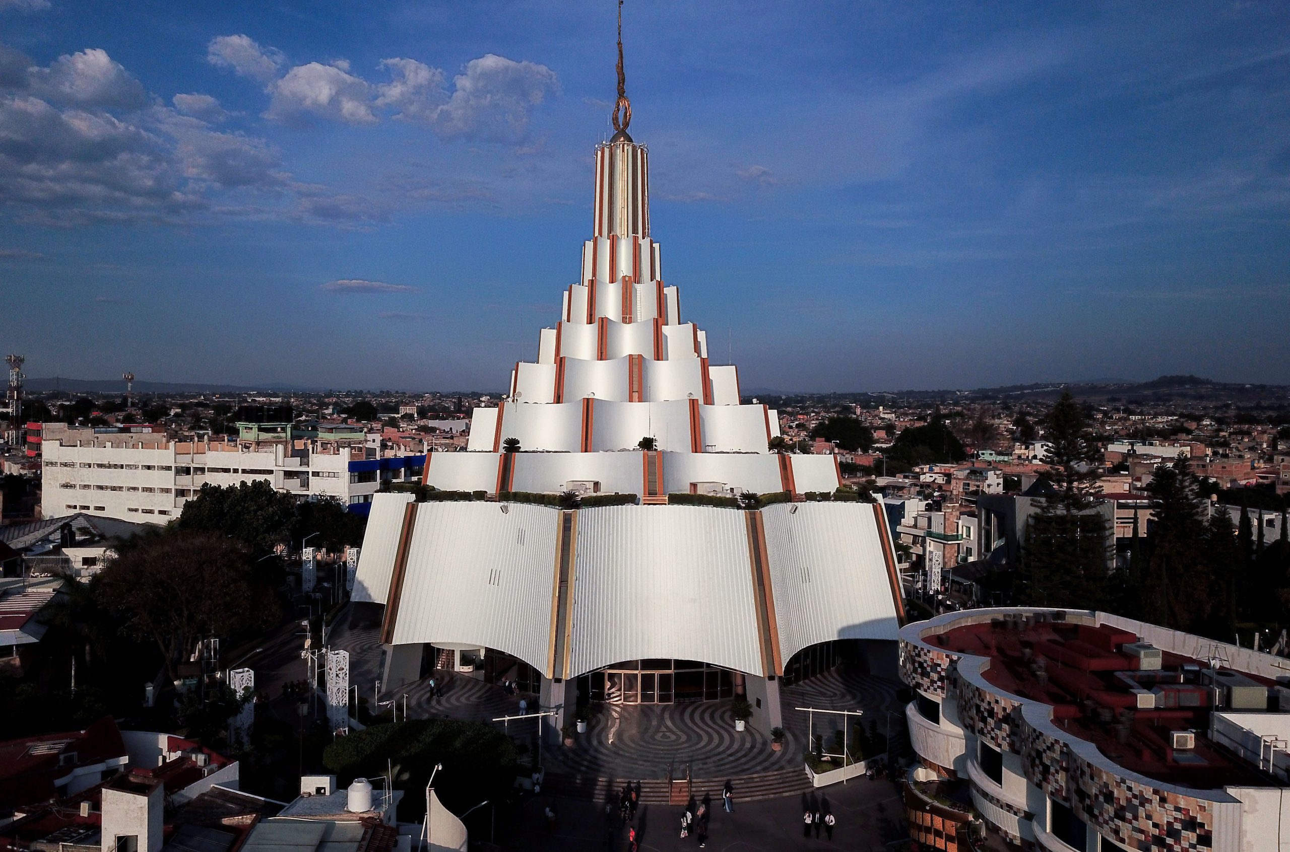 Así es la impresionante arquitectura de la Iglesia de la Luz del Mundo de Guadalajara (FOTOS)