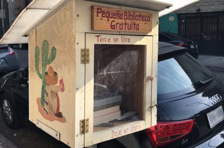 Sobre la mini biblioteca gratuita y callejera en Santa María la Ribera