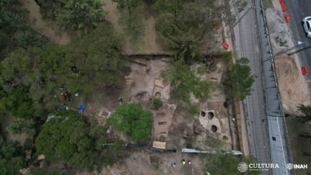 Descubren fosas funerarias con más de 3,000 años de antigüedad en Chapultepec