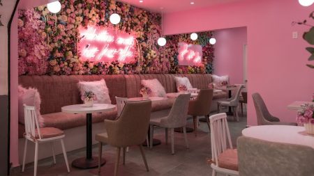 Isabella Café: una oda exquisita al color rosa en la Roma