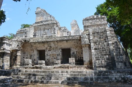 Descubren fenómeno de luz y sombra similar al de Kukulcán descendiendo en Xtampak