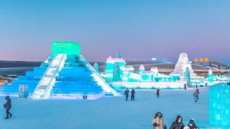 China exhibe en hielo la portentosa pirámide de Kukulkán