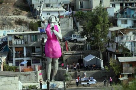 La mona, la curiosa casa en forma de escultura de mujer (FOTOS)