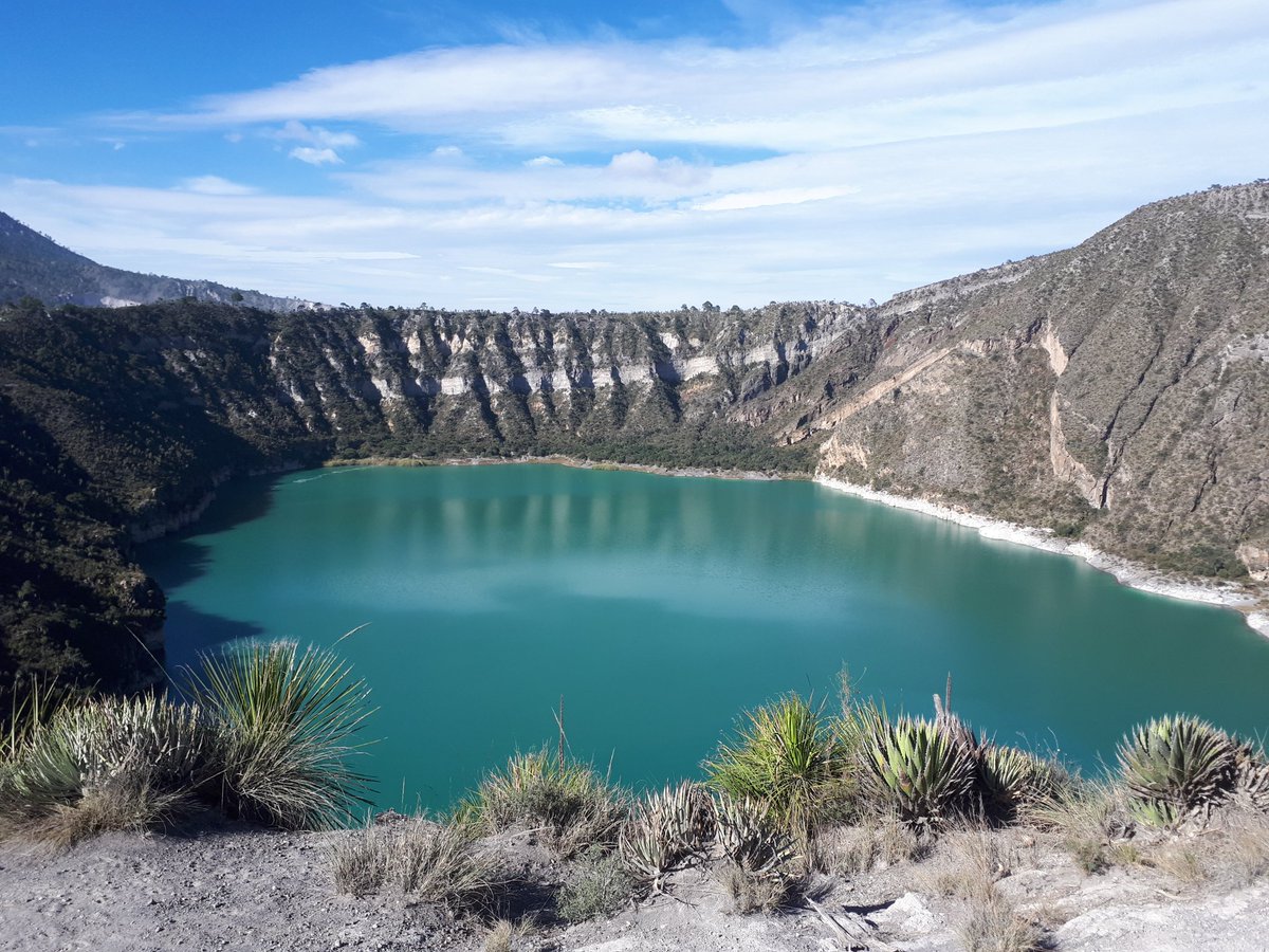 Laguna de Atexcac, las bellas aguas cristalinas dentro del cráter de un volcán