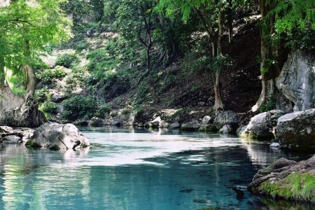 Laguna de Nogales, un balneario natural con aguas esmeralda de manantial