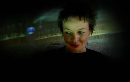 “Puedes hacer arte realmente peligroso con un lápiz", la legendaria Laurie Anderson en la UNAM