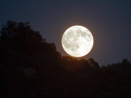 ¿Por qué se dice que las lunas se ven más bonitas en Octubre?