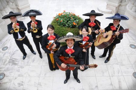 El Mariachi Samurái, un grupo de artistas japoneses celebrando a México