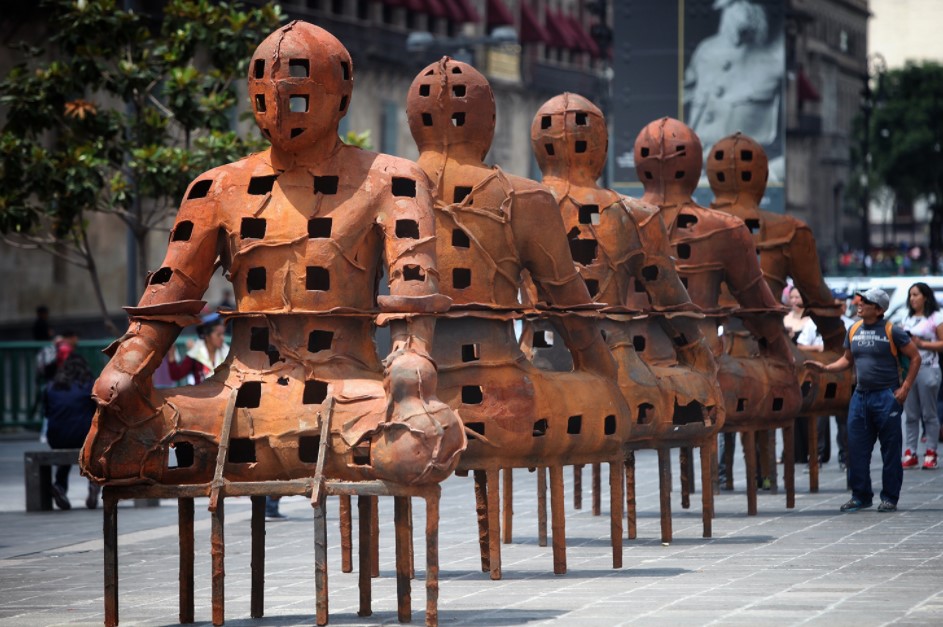 Los Guardianes de Mascaró que invadieron el Centro Histórico