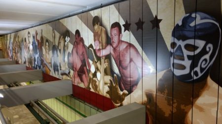 La estación de metro que fue invadida por la lucha libre