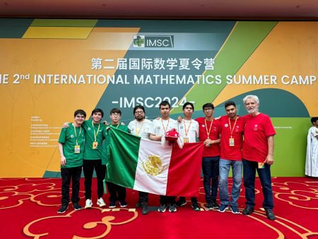 Estudiantes mexicanos ganan oro en olimpiada de matemáticas