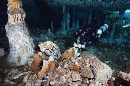 Las revelaciones de la caverna de ocre más antigua de América en Quintana Roo