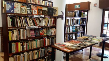 La Murcielaga, la exquisita librería de viejo diseñada para lectores insaciables