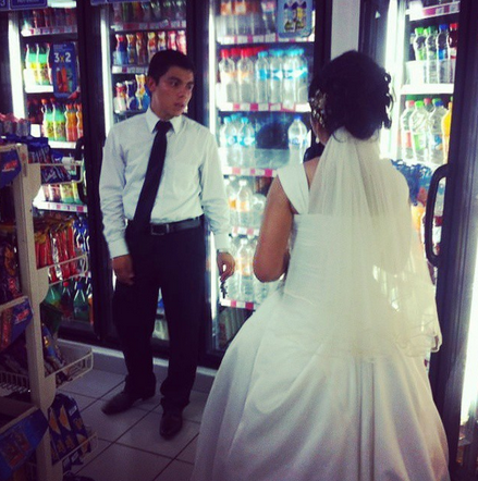 ¿Los OXXO ahora expedirán actas de matrimonio?