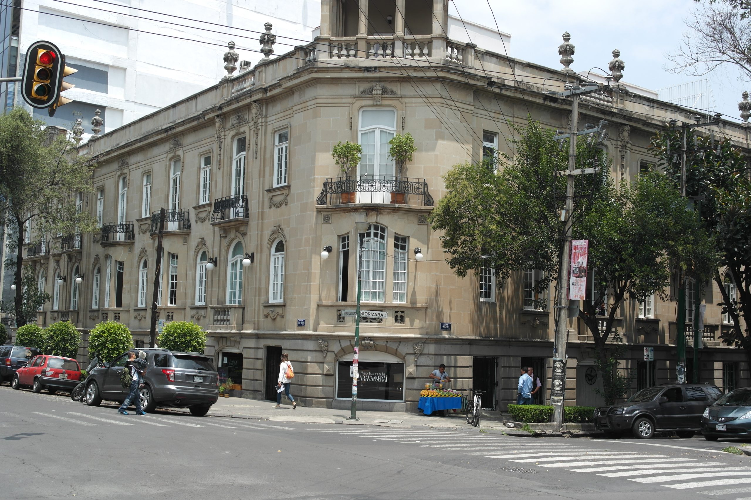 Colonia Roma: un boulevard parisino en el centro de la ciudad