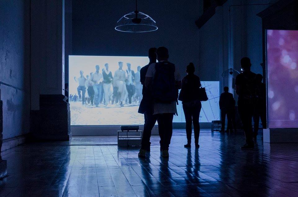 “The Swimming Pool Series”, una videoinstalación dentro de una alberca en el LAA