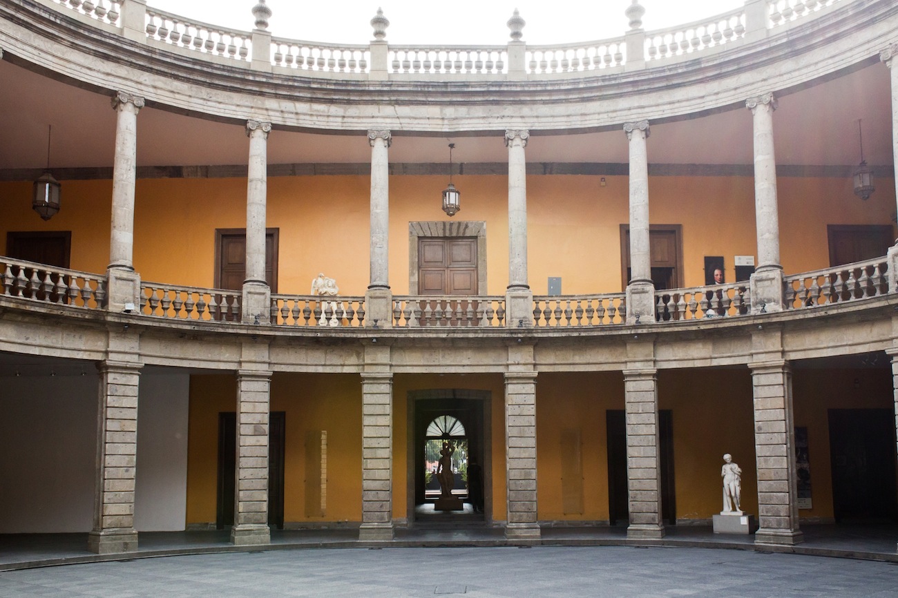 El Museo Nacional de San Carlos y sus exposiciones para invidentes