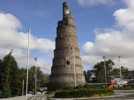 Las Torres de Babel de Naucalpan, la historia de un tesoro arquitectónico