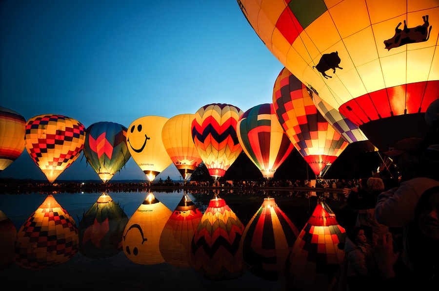 Noche mágica y familiar: asiste a Air Fest y contempla globos aerostáticos anclados