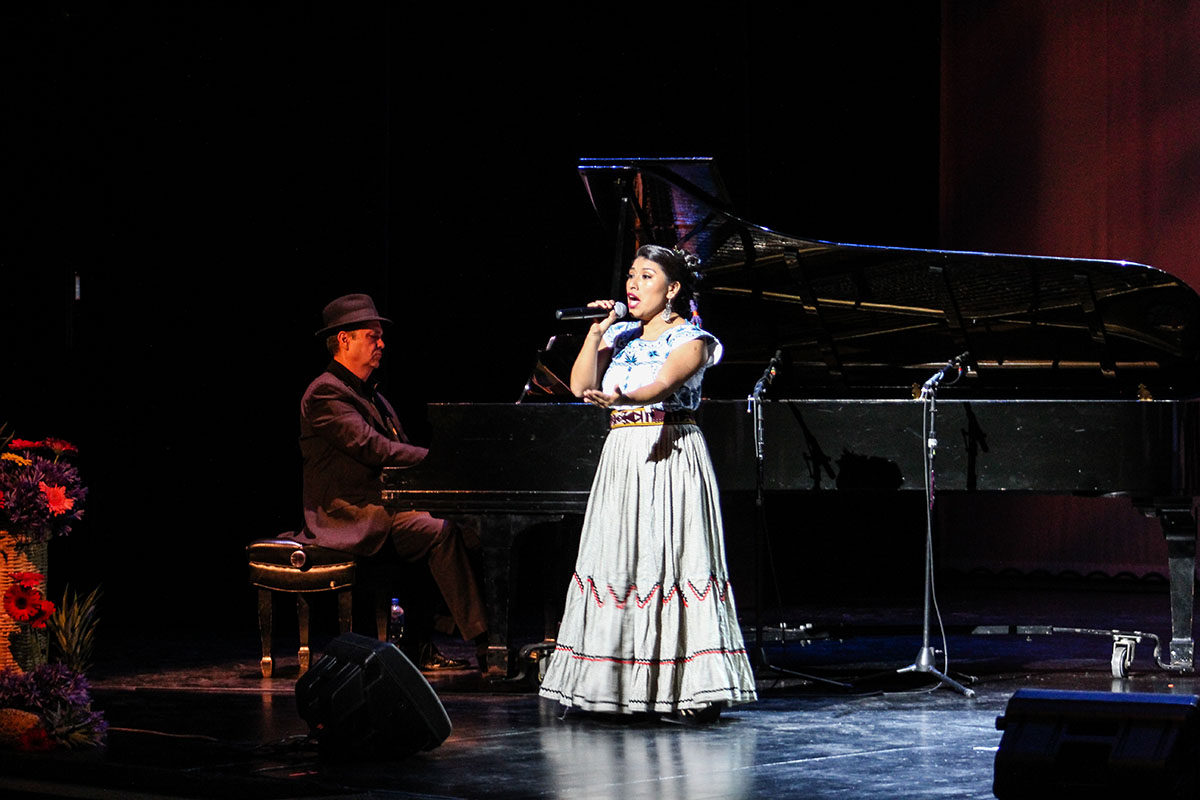 María Reyna, la cantante de ópera mixe que mezcla el folclor con lo contemporáneo