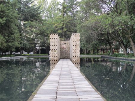 Un pabellón en Parque Lincoln que recoge ecos de los sismos en México