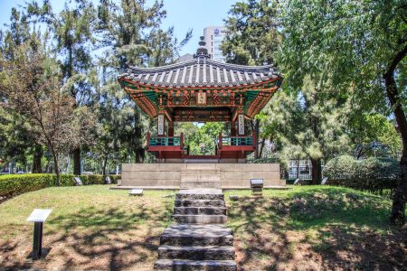 El solemne Pabellón Coreano en el Bosque de Chapultepec