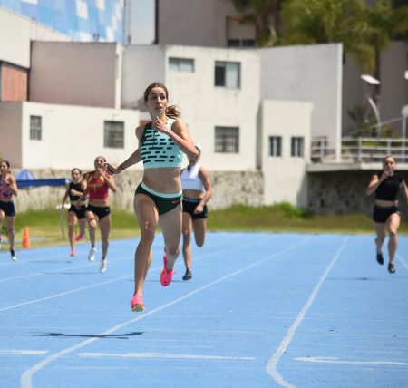 Paola Morán rompe récord nacional de Ana Gabriela Guevara en los 400 metros