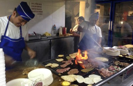 Los Parados: la taquería que puede prescindir de ofrecerte un asiento